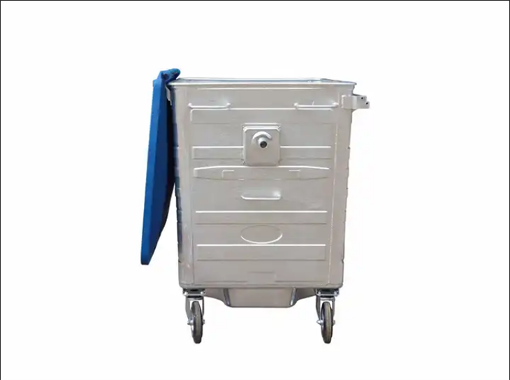 Wheeled Trash Can With Lid